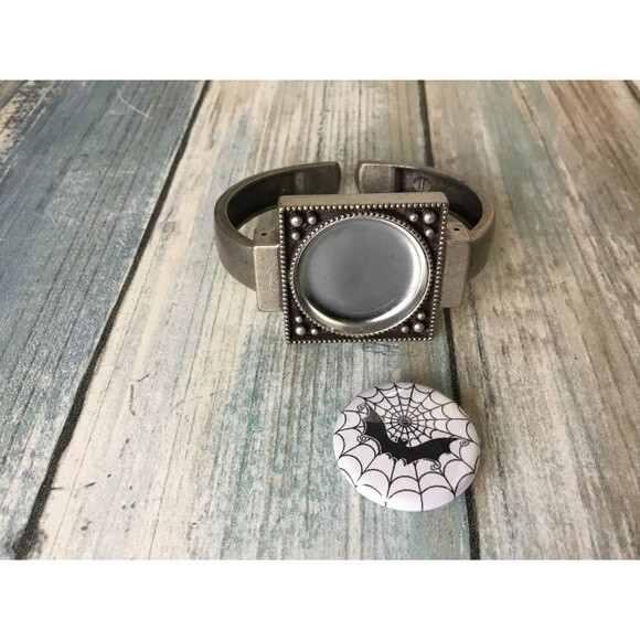 Hinged Interchangeable Bracelet - Picture 3 of 3